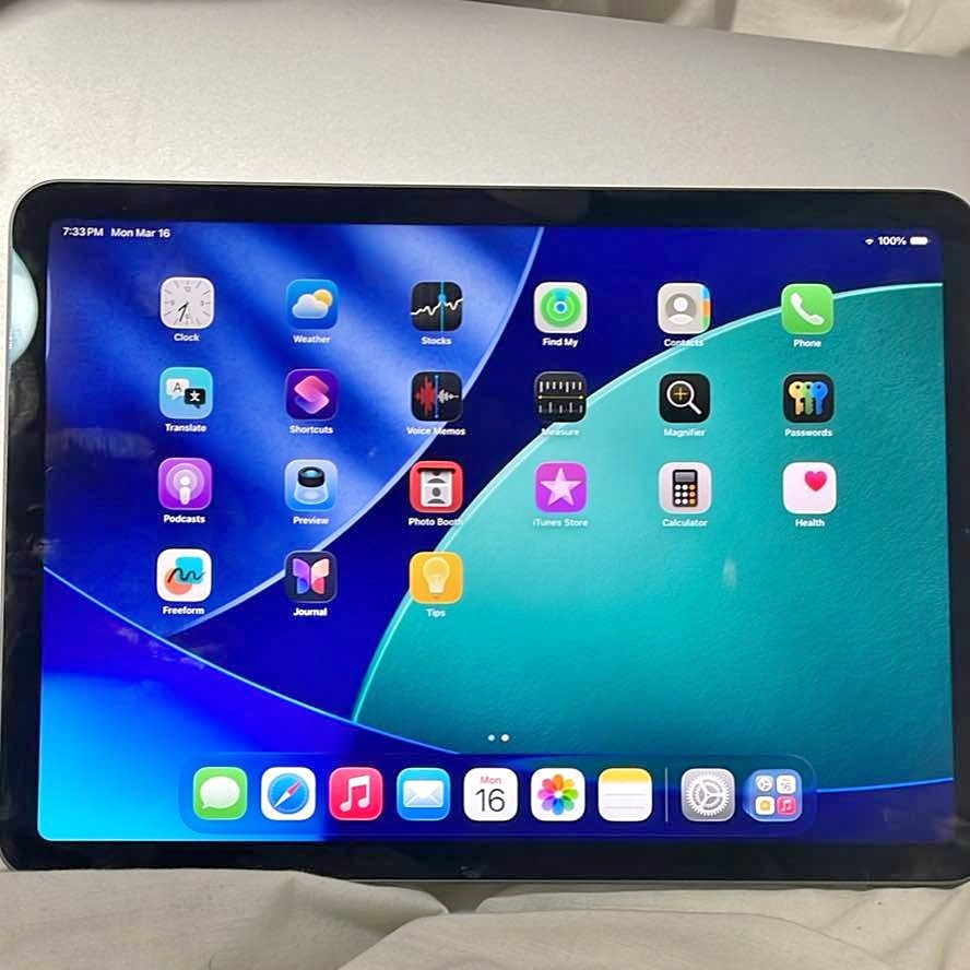 10.9-inch iPad Air 5th Gen Wi-Fi 256GB