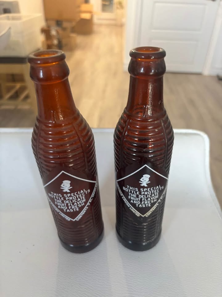 Two vintage Orange Crush bottles - Canadian made 8 1/4" - photo 2