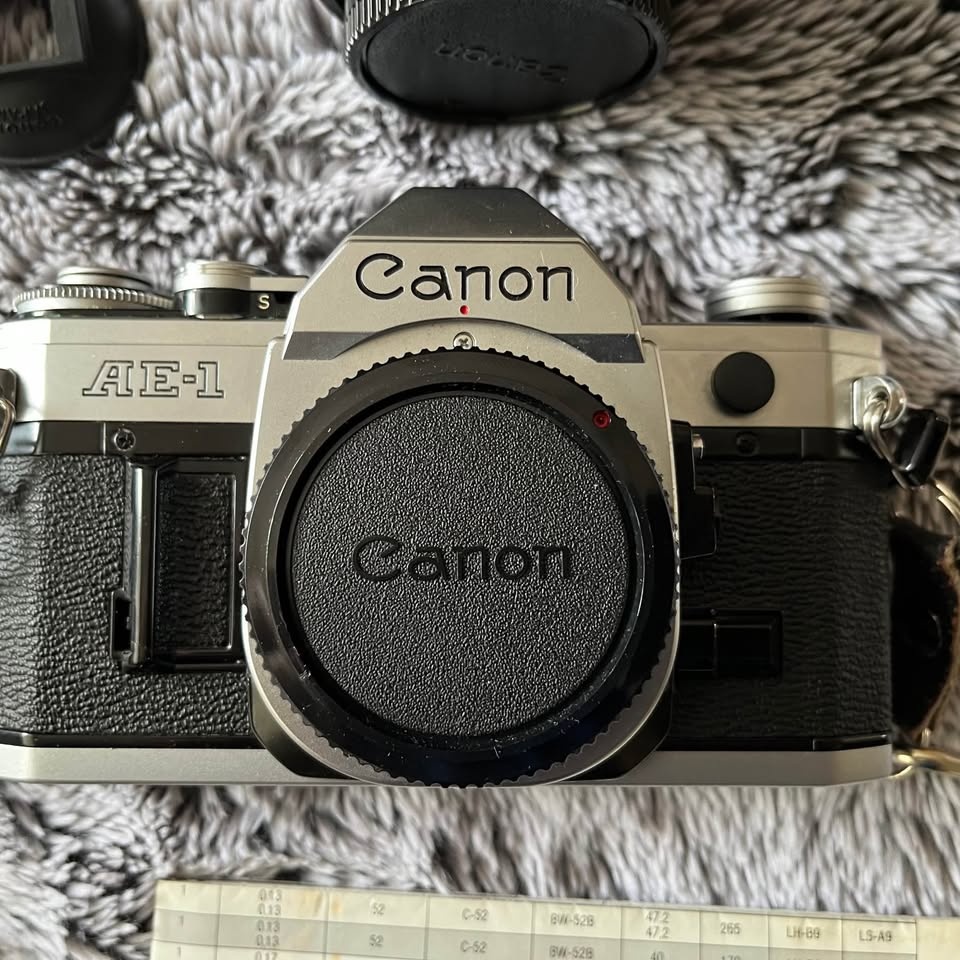Vintage 1982 Canon AE-1 Camera Bundle w/ Literature - photo 2