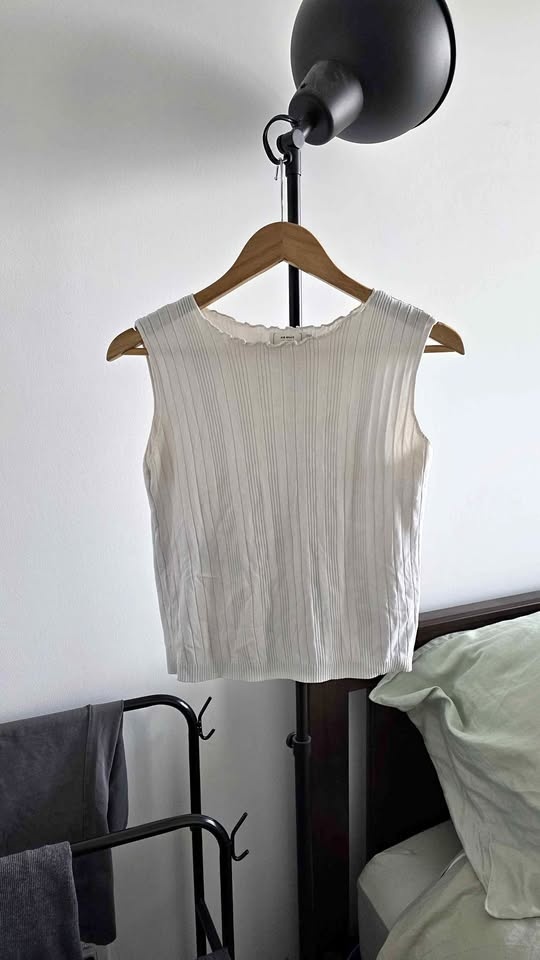 [AIR SPACE] White Sleeveless Blouse