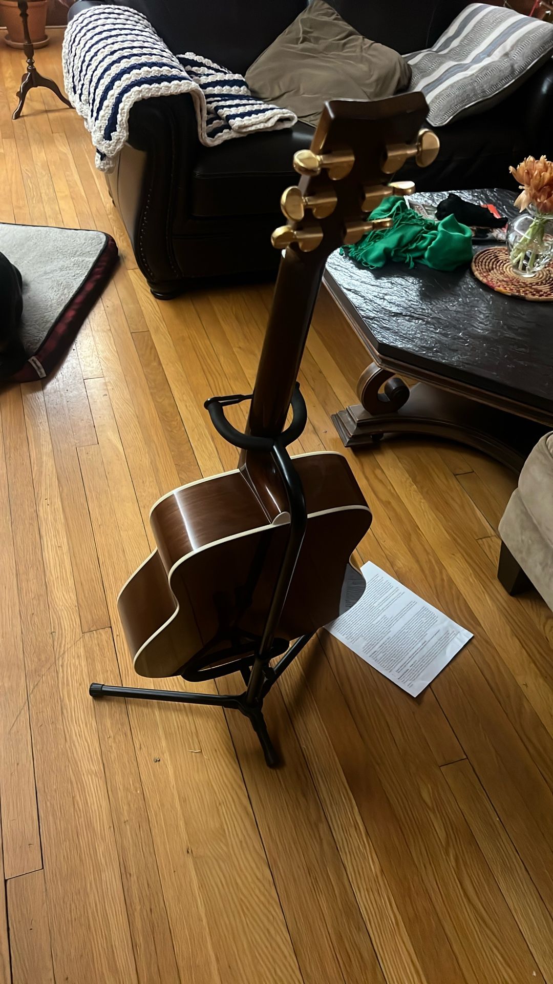 Yamaha Acoustic Guitar With Stand And Pick - photo 2