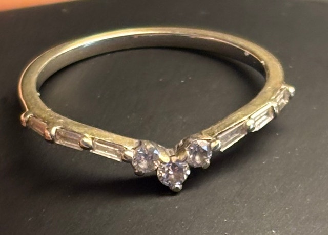 10k White Gold Diamond Wedding Ring - photo 4