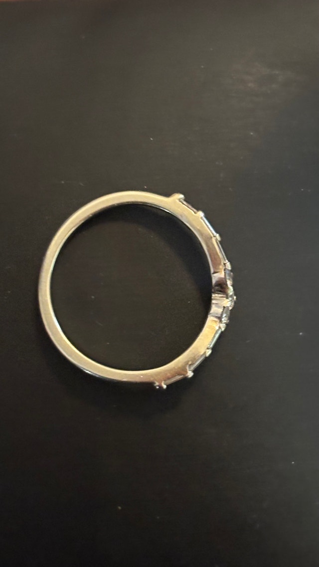10k White Gold Diamond Wedding Ring - photo 5