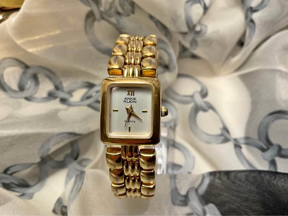 Ladies Watch Anne Klein Vintage NEW BATTERY AND CHECKED BY JEWEL