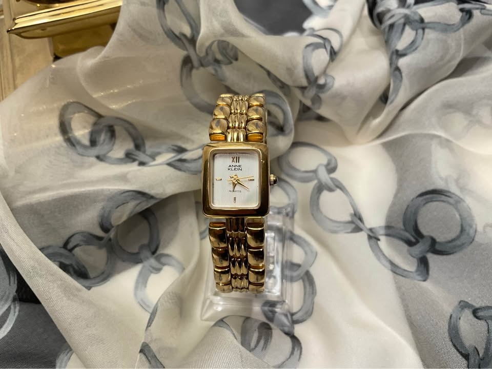 Ladies Watch Anne Klein Vintage NEW BATTERY AND CHECKED BY JEWEL - photo 2