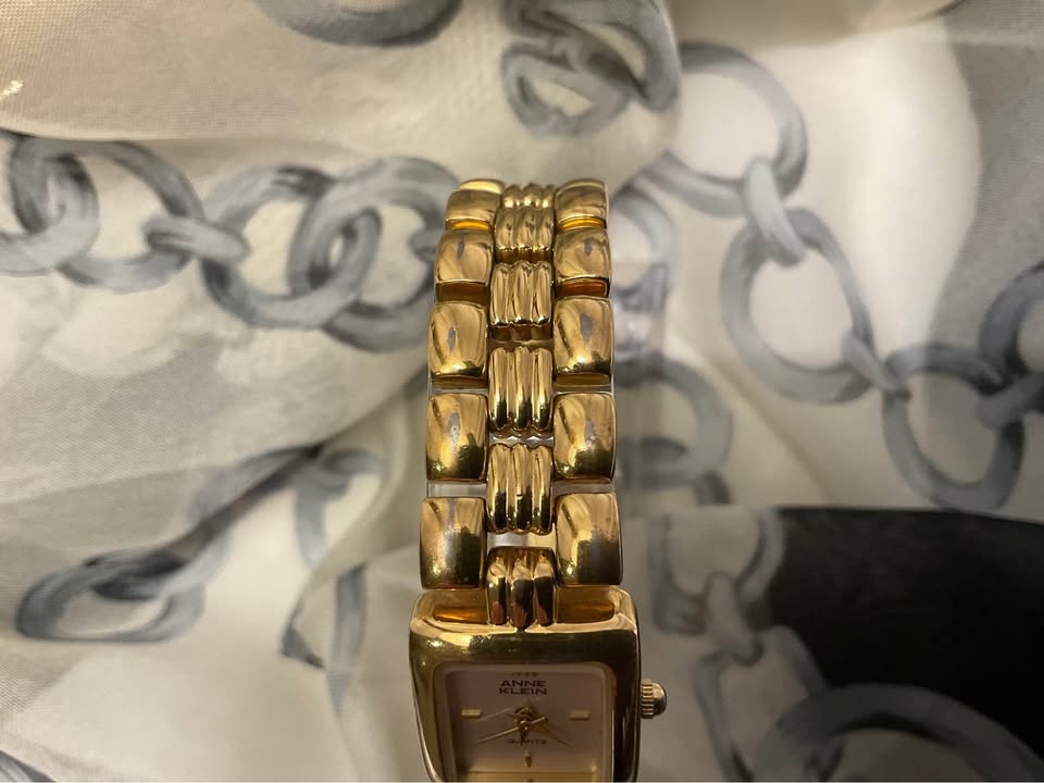 Ladies Watch Anne Klein Vintage NEW BATTERY AND CHECKED BY JEWEL - photo 4