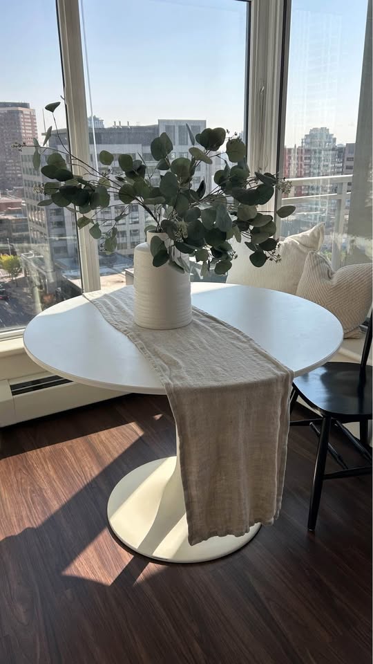 White Round IKEA Docksta Kitchen Table - photo 2