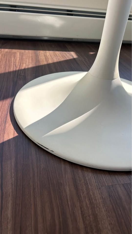 White Round IKEA Docksta Kitchen Table - photo 3