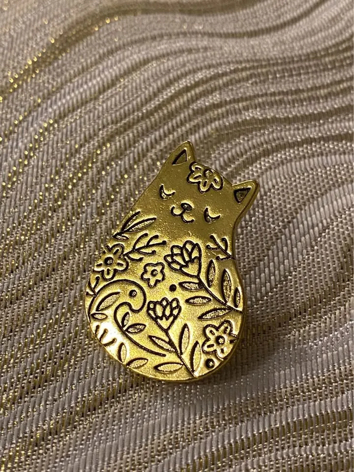 Retro Engraved Floral Chubby Cat Brooch Pin image indicator(4)