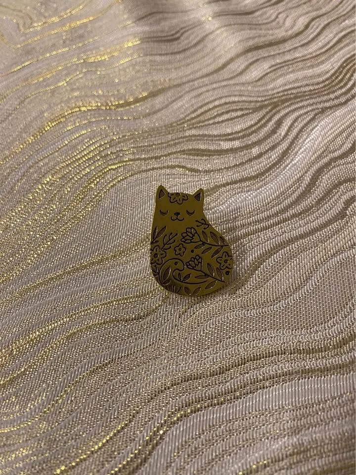 Retro Engraved Floral Chubby Cat Brooch Pin image indicator(6)