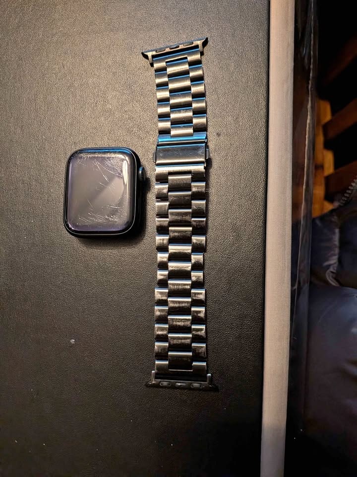 Midnight Apple Watch 9 45 mm