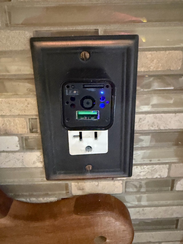 Spy Camera Charger - photo 2