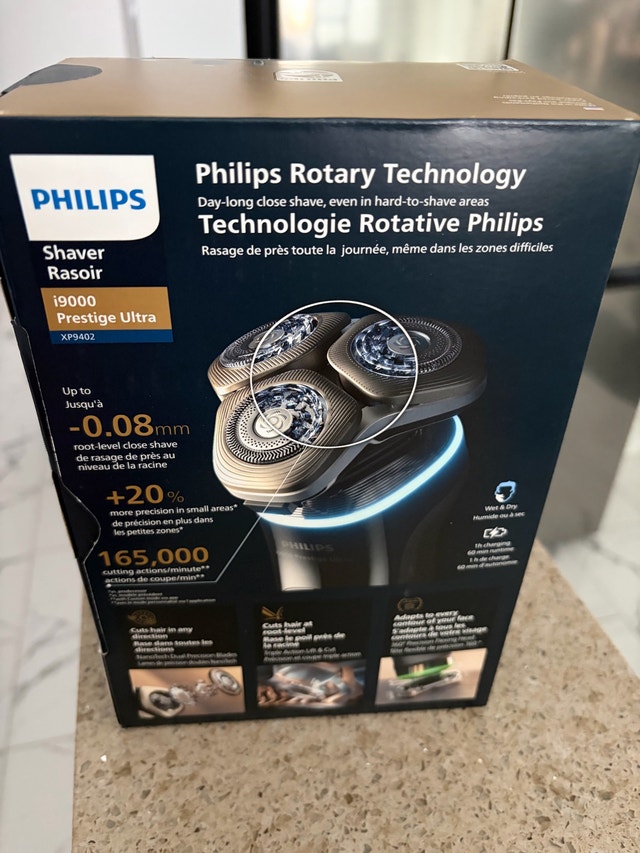Philips i9000 Prestige Ultra Shaver - photo 2