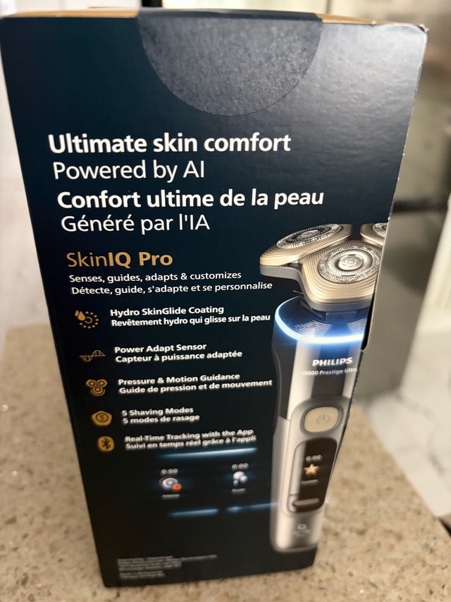 Philips i9000 Prestige Ultra Shaver - photo 3