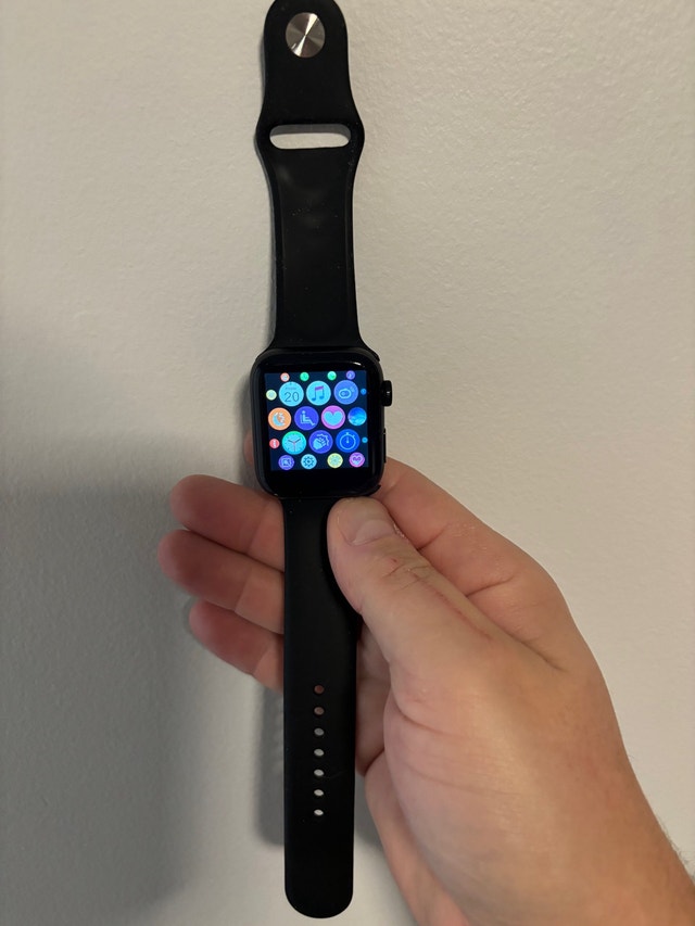Smart watch looks like Apple watch, Bluetooth calls, music