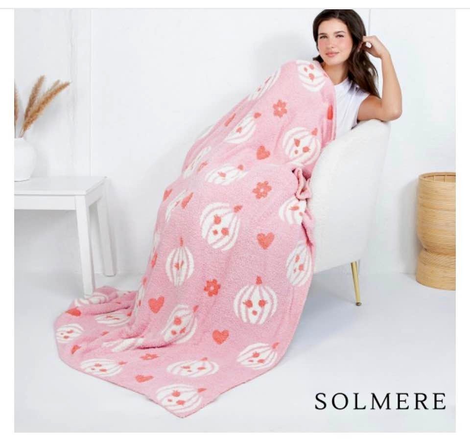 New SOLMERE cozy blankets! Pink pumpkin or checkered Halloween $