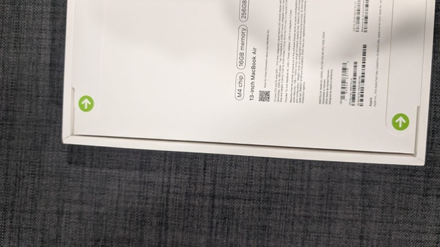MacBook Air 13 (2025) - NEW IN THE BOX - photo 4