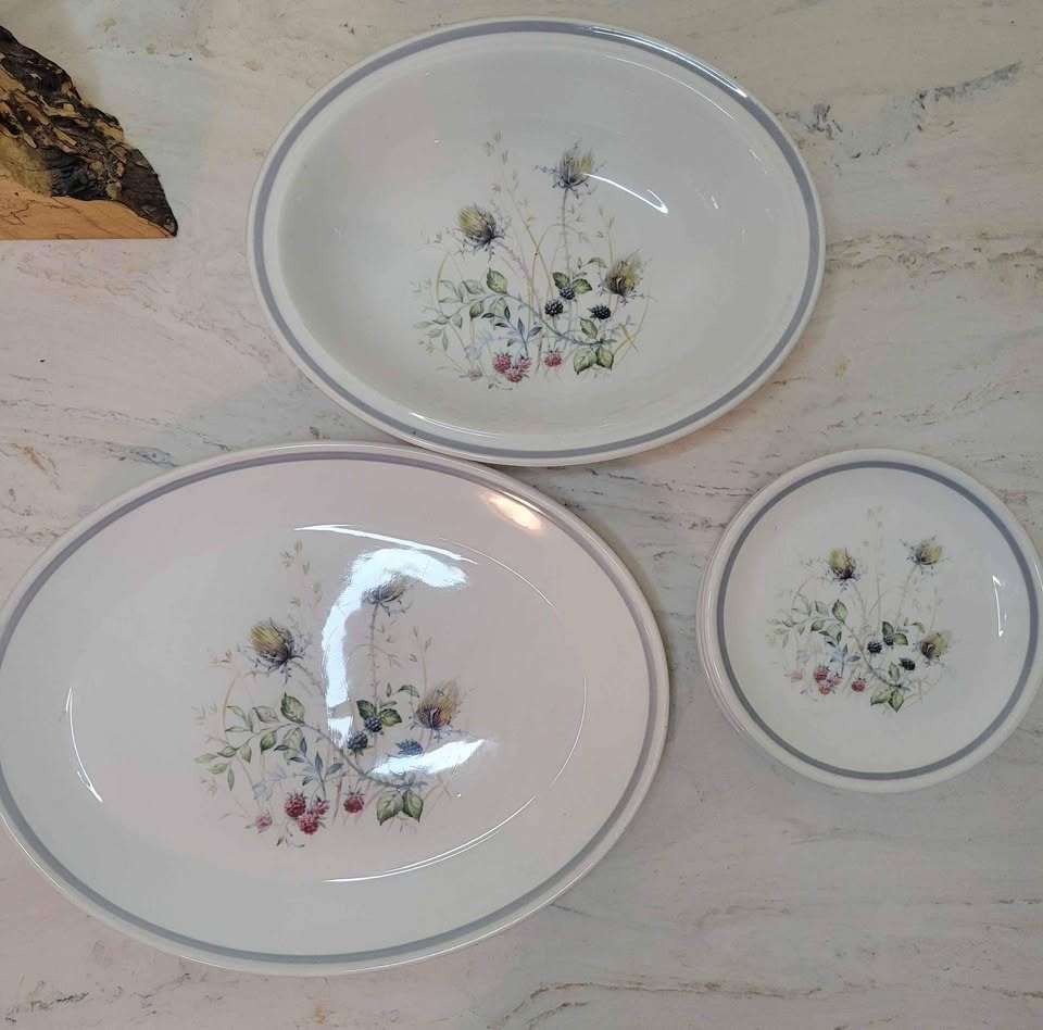 Vintage Royal Albert Wild Briar Plates, Serving Platter, & Oval - photo 2