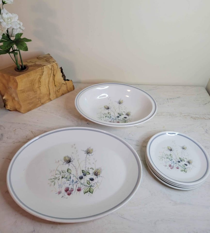 Vintage Royal Albert Wild Briar Plates, Serving Platter, & Oval - photo 3
