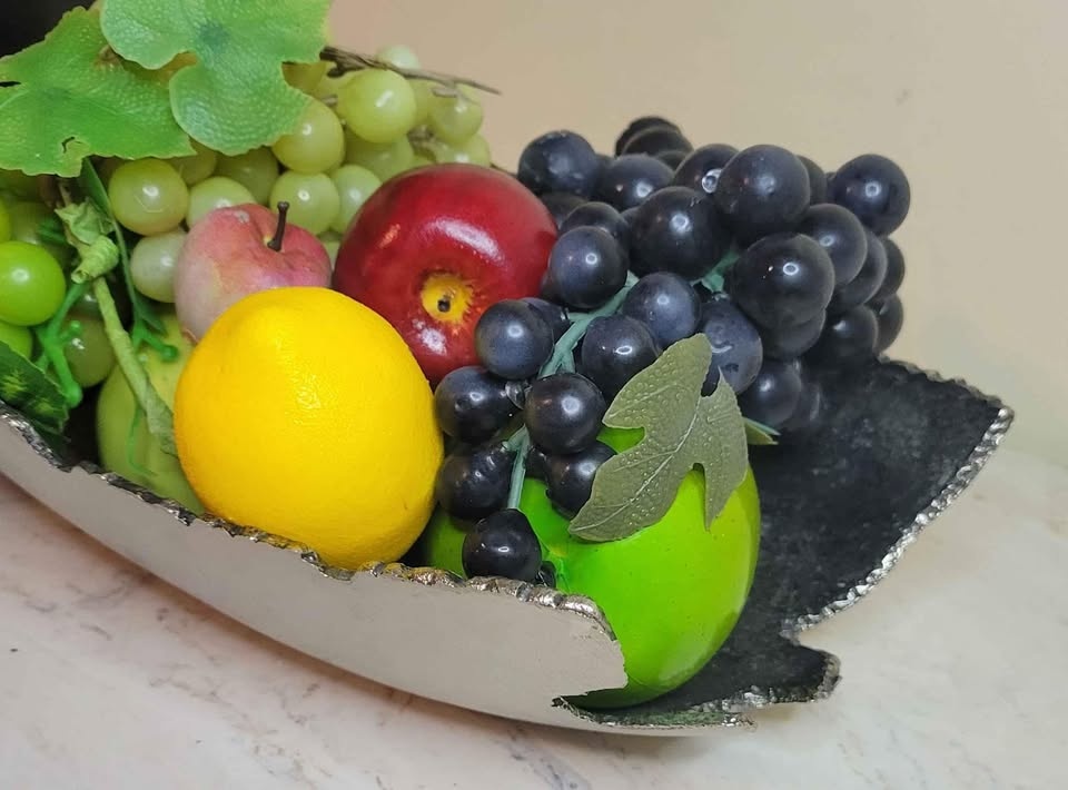 Metal (Pewter?) Decorative Dish - photo 4