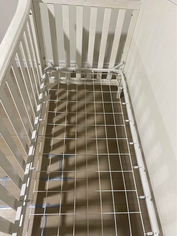 White Baby Crib - Barely Used - photo 2