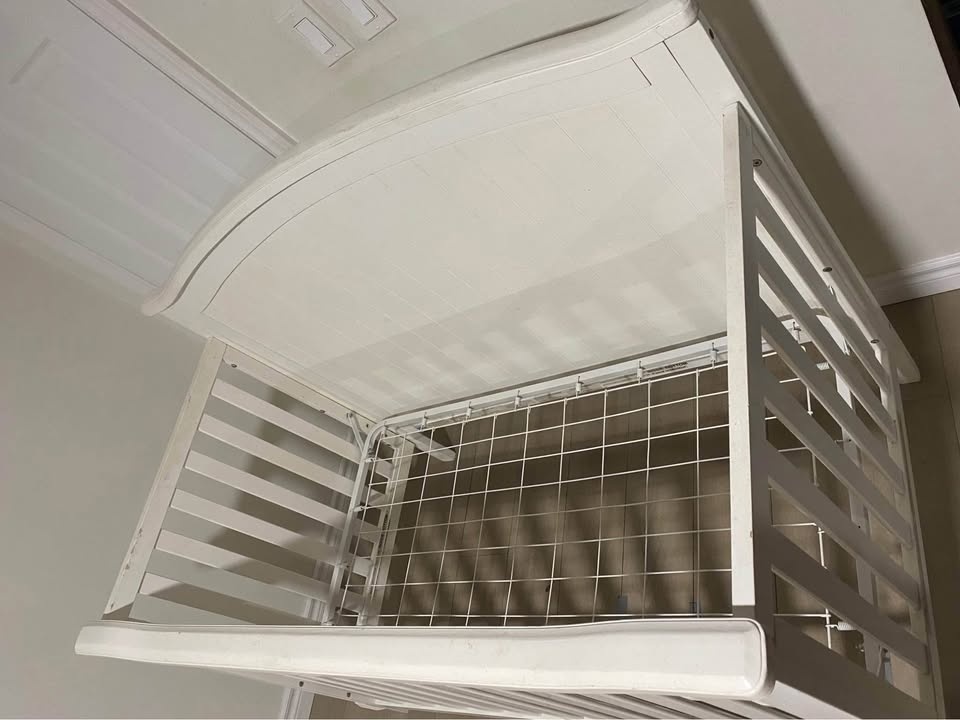 White Baby Crib - Barely Used - photo 3