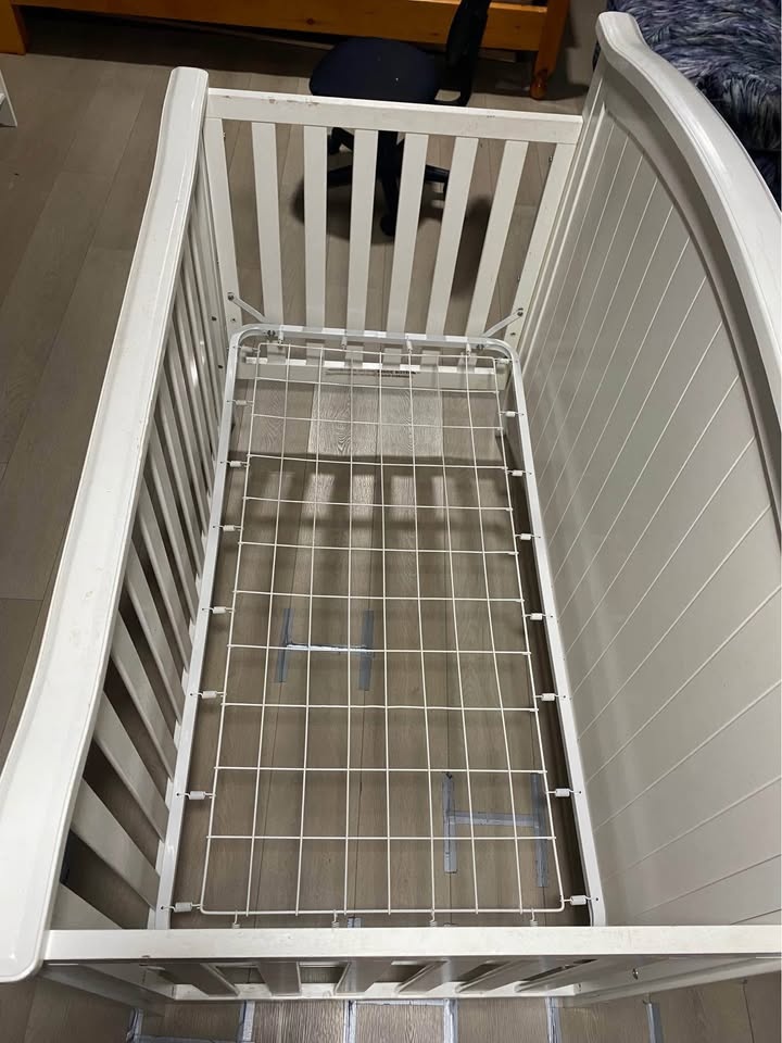 White Baby Crib - Barely Used - photo 4