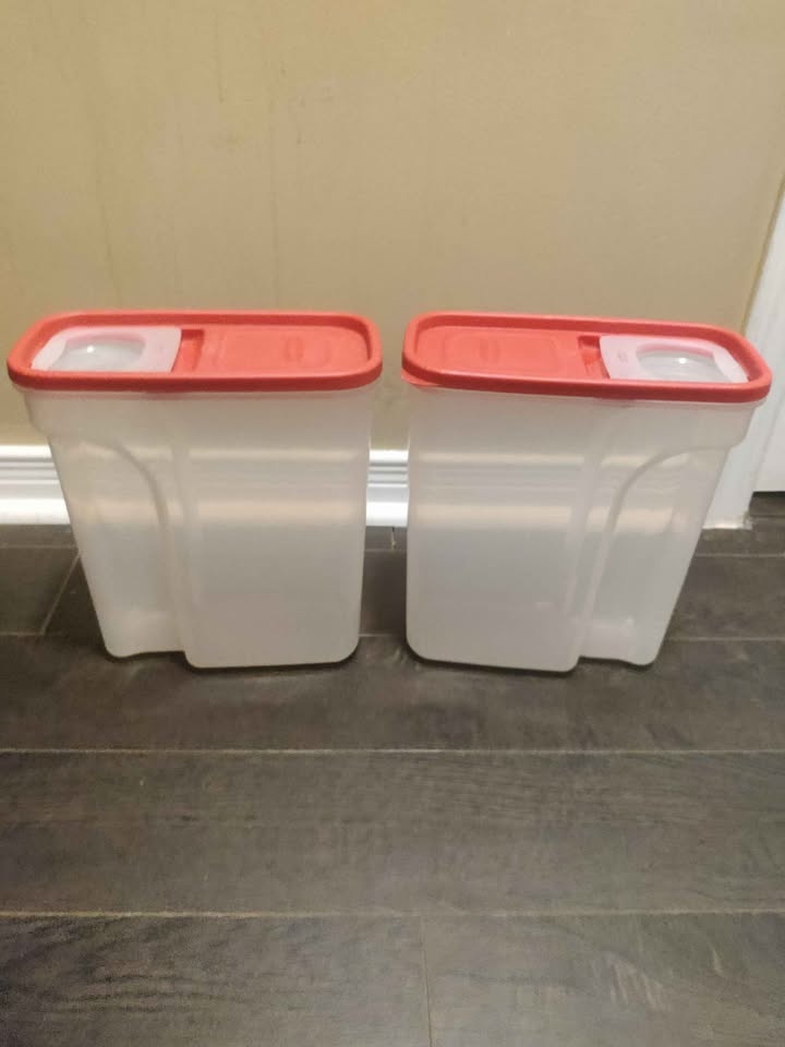 Used Rubbermaid 4L Storage Containers (Good Condition) - photo 3