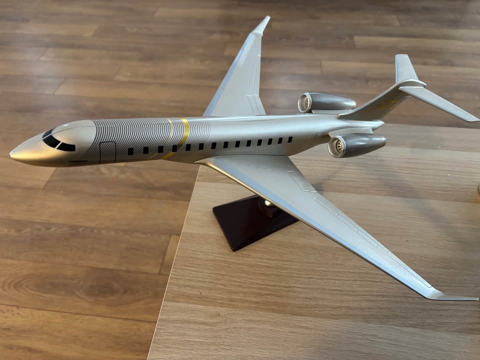 Bombardier Global 7500 Model Aircraft – Display Piece (With Box) - photo 2
