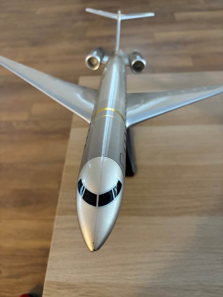 Bombardier Global 7500 Model Aircraft – Display Piece (With Box) - photo 3