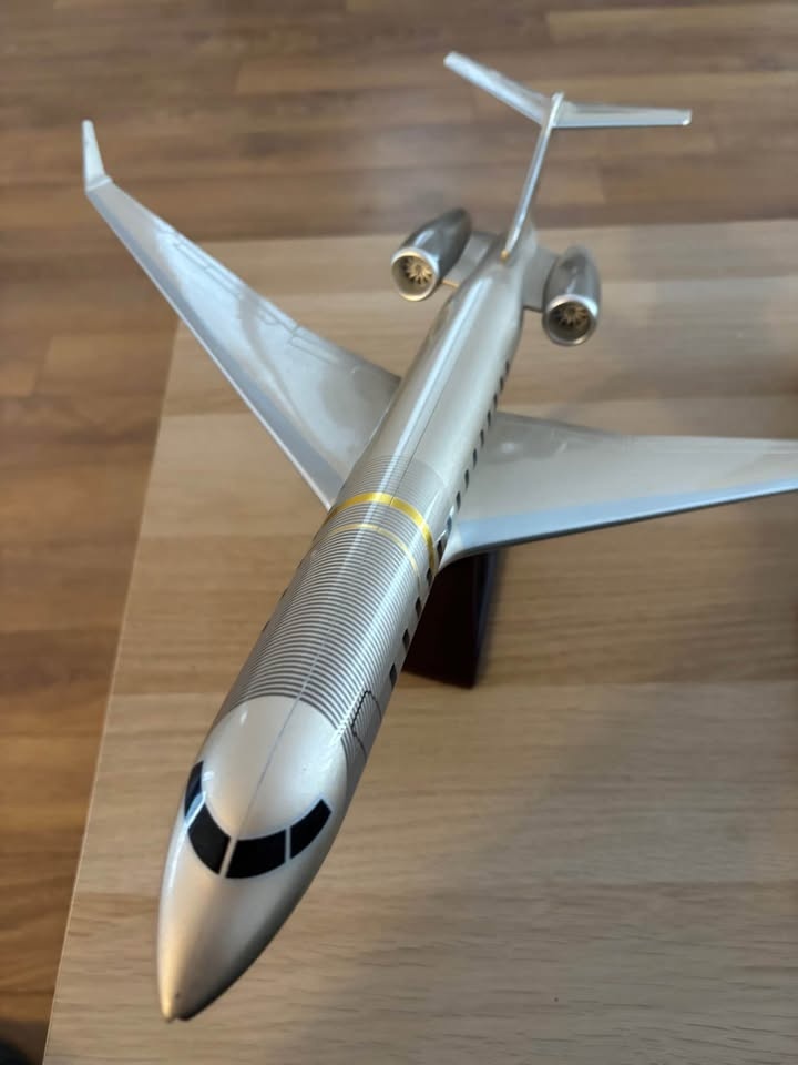 Bombardier Global 7500 Model Aircraft – Display Piece (With Box) - photo 4