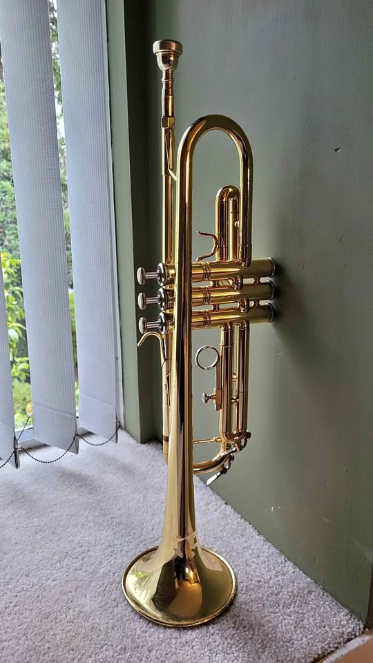 Bach Student Bb Trumpet - w/  Bach Mouthpiece