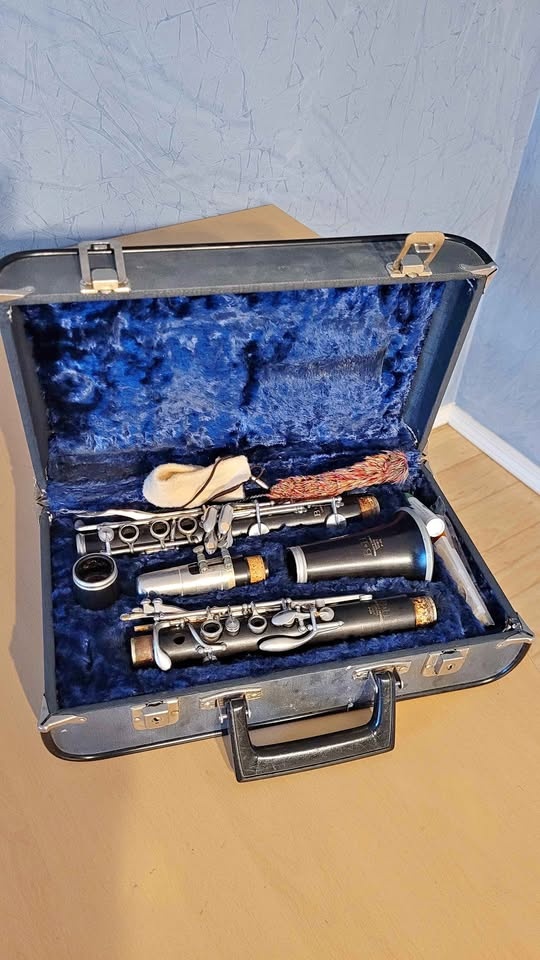 Wooden Boosey & Hawkes "Edgware" Clarinet - Made in England