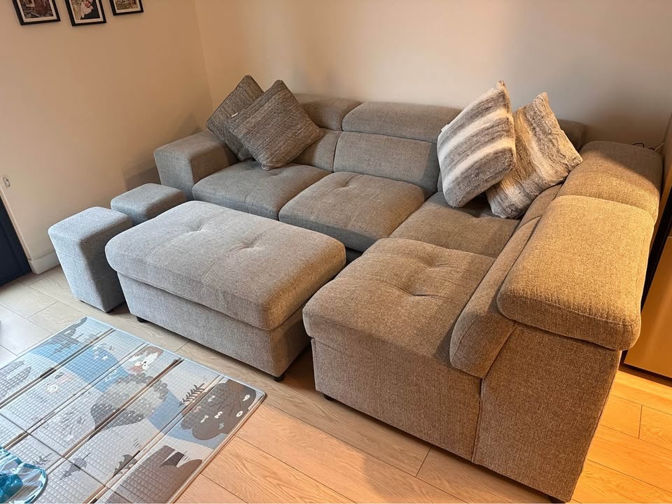 Modern Sectional Sofa w/ Pull-Out Bed + Storage Ottoman - photo 3