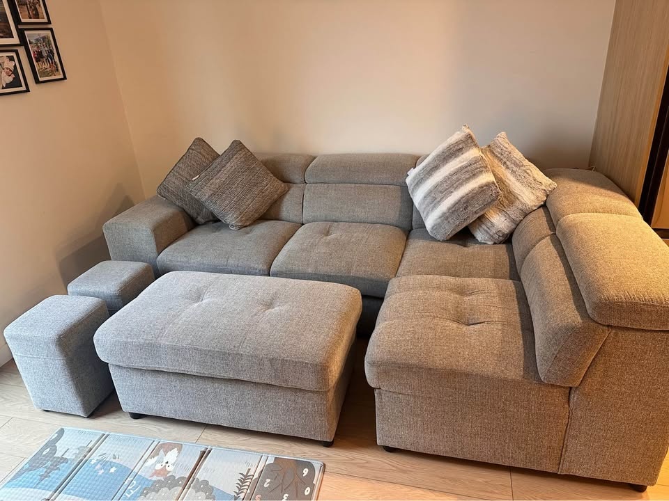 Modern Sectional Sofa w/ Pull-Out Bed + Storage Ottoman - photo 4
