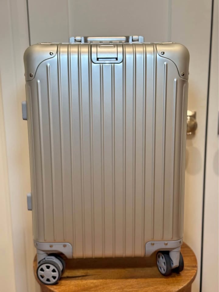 All-Aluminum Luxury Carry-On Luggage - Zipperless - photo 2