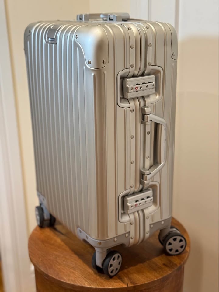 All-Aluminum Luxury Carry-On Luggage - Zipperless