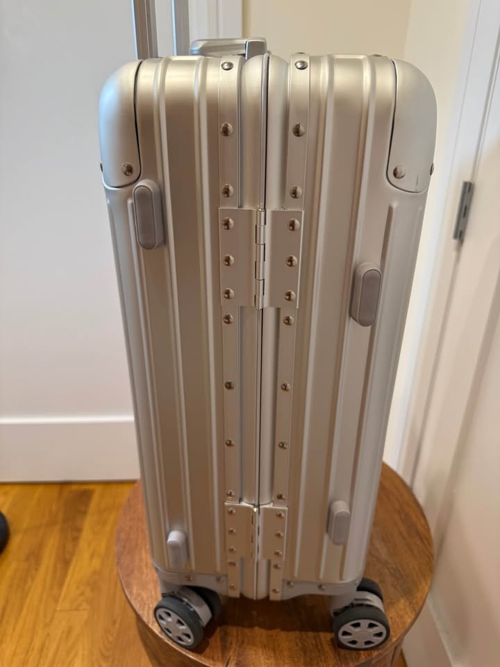 All-Aluminum Luxury Carry-On Luggage - Zipperless - photo 4
