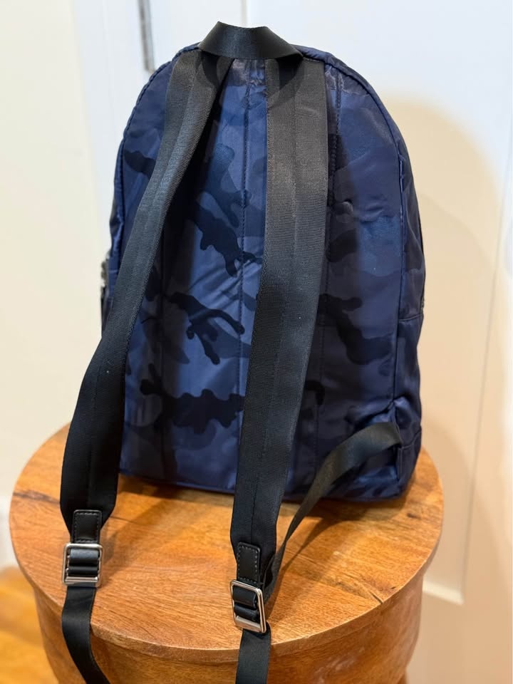 Michael Kors Navy Camo Backpack with MK Plaque | Designer Tech B - photo 3