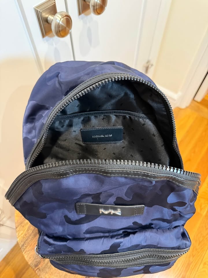 Michael Kors Navy Camo Backpack with MK Plaque | Designer Tech B - photo 5