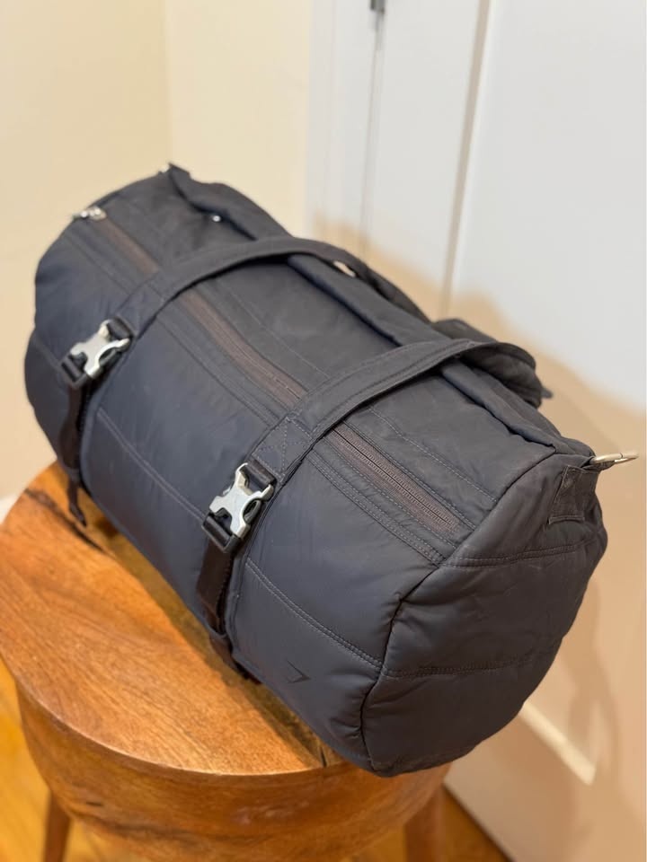 Gymshark Quilted Duffle - Black Puffer Gym & Yoga Studio Bag - photo 3