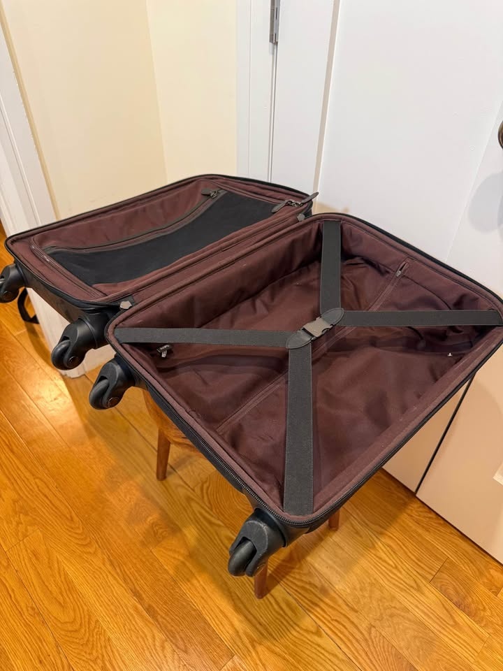 Coach Signature Canvas Carry-On Luggage / Black 4-Wheel Spinner - photo 5