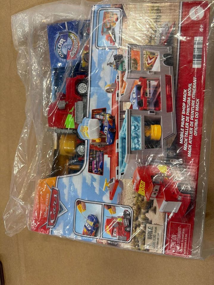 Disney Pixar Cars Color Changers Mack Playset w/ Car & Acc. - photo 3