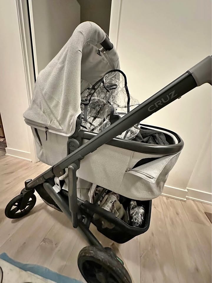 UPPAbaby Bassinet V3 (Savannah) + Rain & Mosquito Covers
