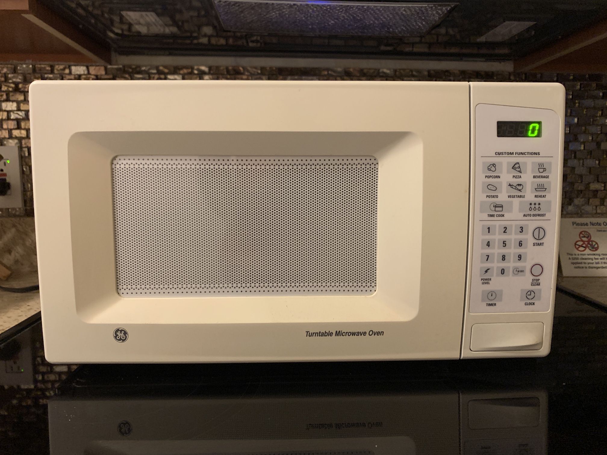 GE 1.4 cu. ft. 1100-Watt Countertop Microwave in White