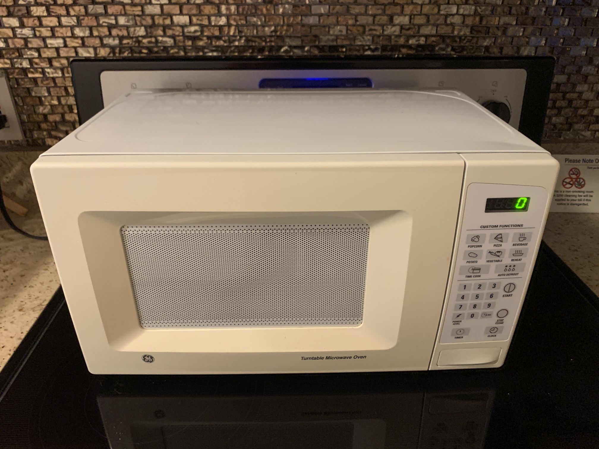 GE 1.4 cu. ft. 1100-Watt Countertop Microwave in White - photo 2