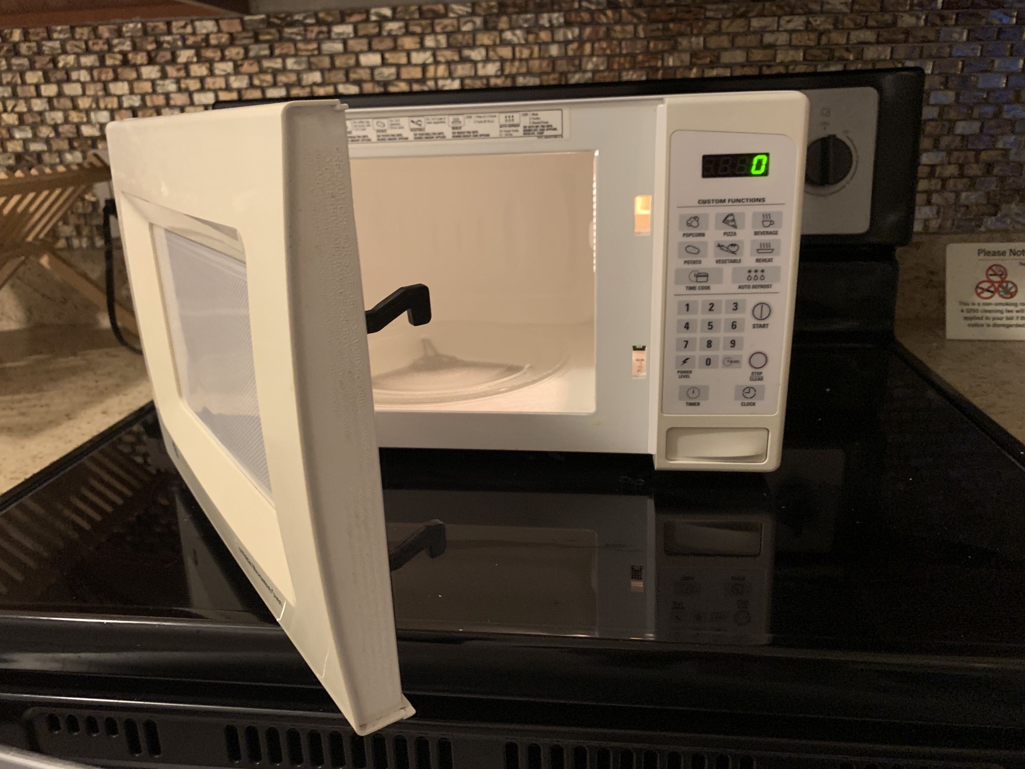GE 1.4 cu. ft. 1100-Watt Countertop Microwave in White - photo 4