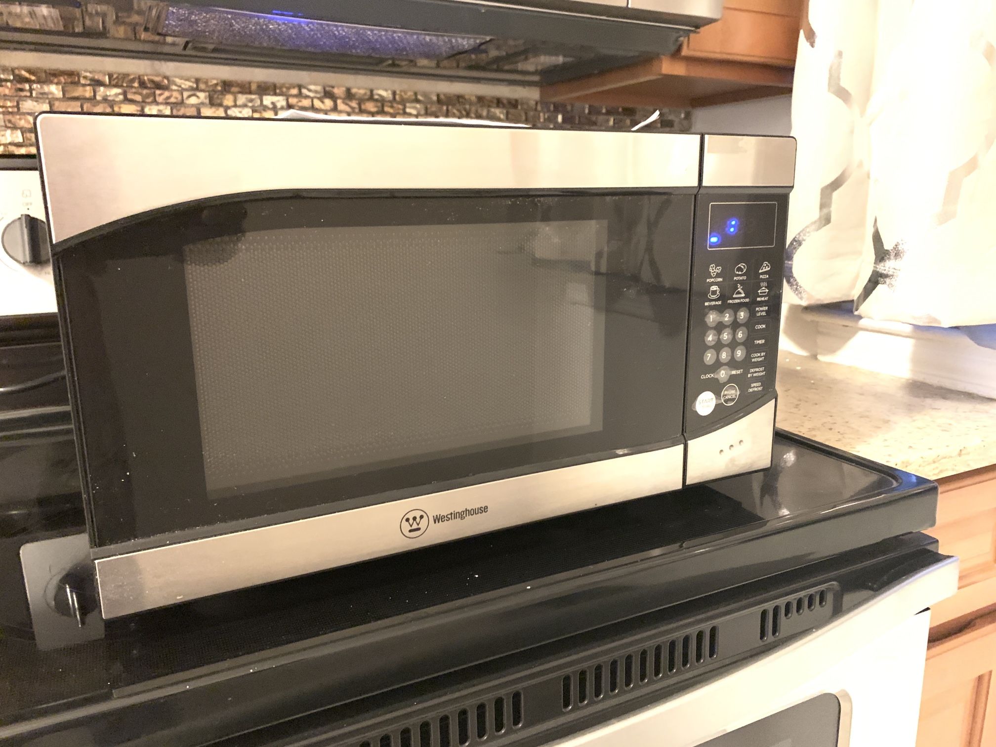 Westinghouse 0.9 Cu. Ft. Countertop Microwave
