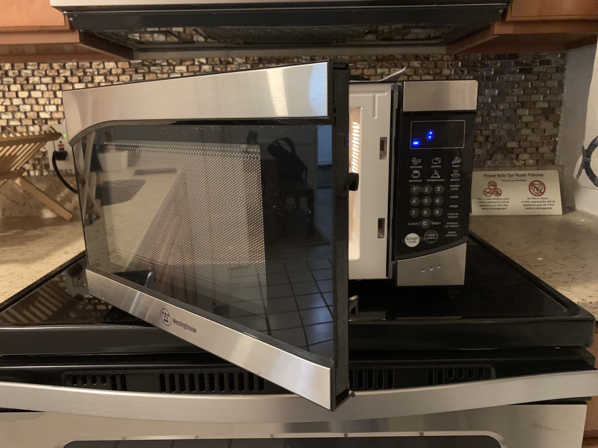 Westinghouse 0.9 Cu. Ft. Countertop Microwave - photo 3