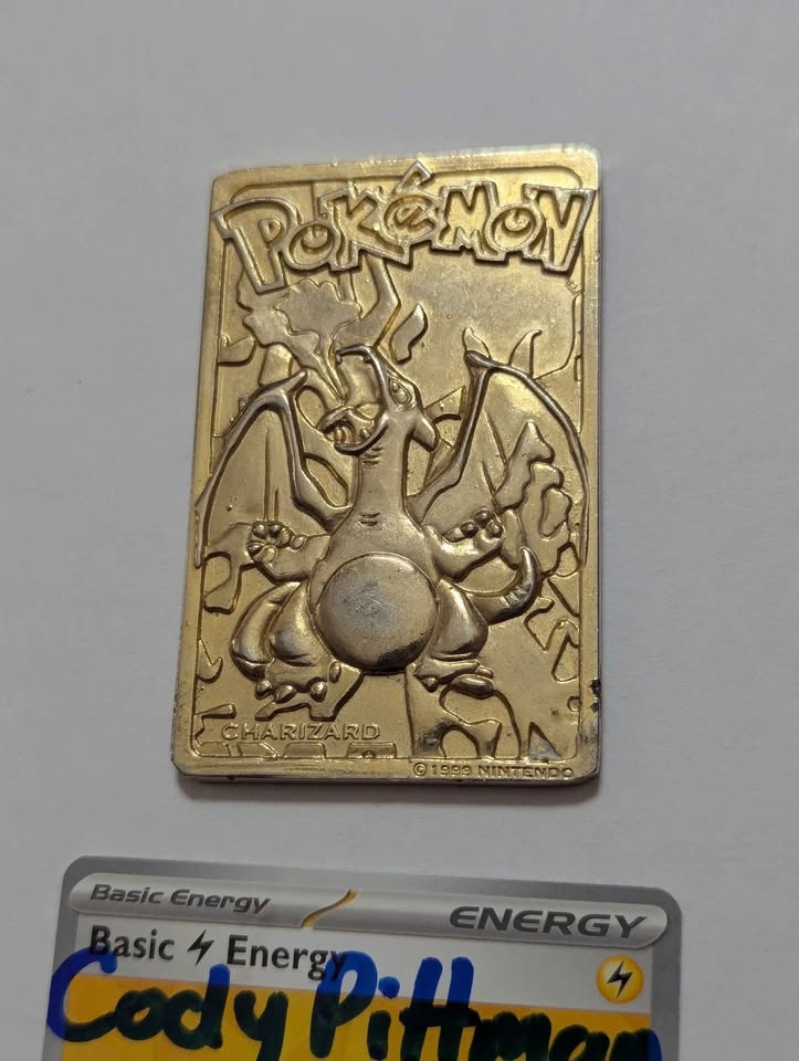 Pokemon Gold Plated Poliwhirl & Charizard Burger King - photo 5